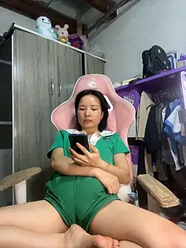 Ivy_Trix2's Live XXX Chat