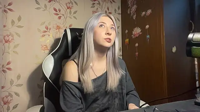WhitePowerGirl's Live XXX Chat