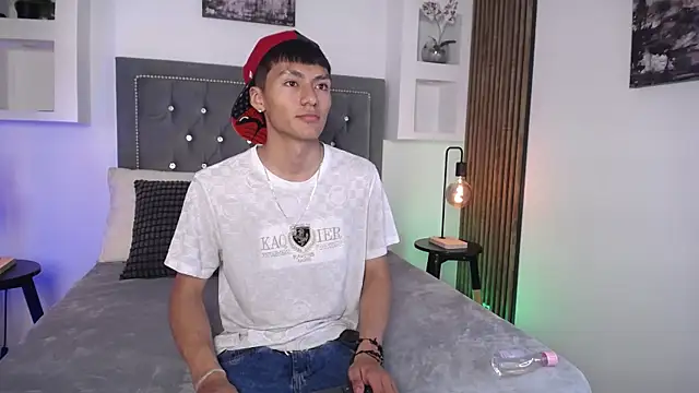 Živý XXX chat AdrianStark_