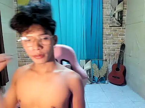 YURI_KUN élő XXX-chatje