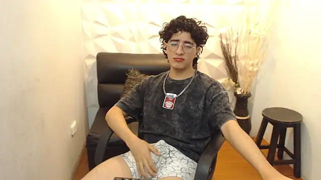 Elliot_23 Live XXX-Chat