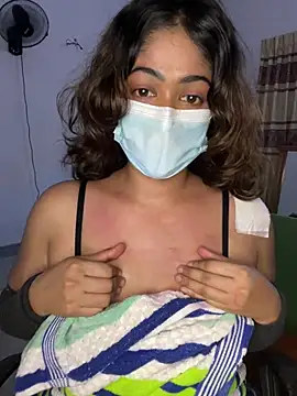 HotQueenSri 现场聊天室
