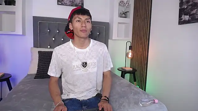 Živý XXX chat AdrianStark_
