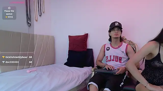 Chat +18 de sweetauracouple ao vivo