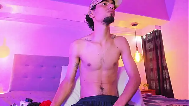 MichaelEvanss_ Adlı Modelin Canlı XXX Sohbeti