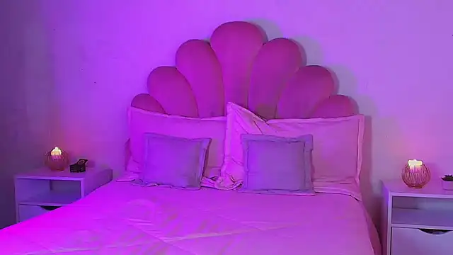 MiaColucci18のライブXXXチャット
