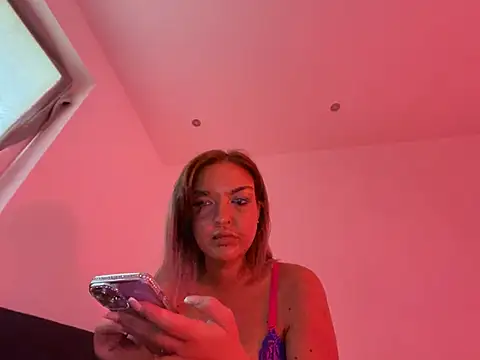 elina_amara_ 现场聊天室