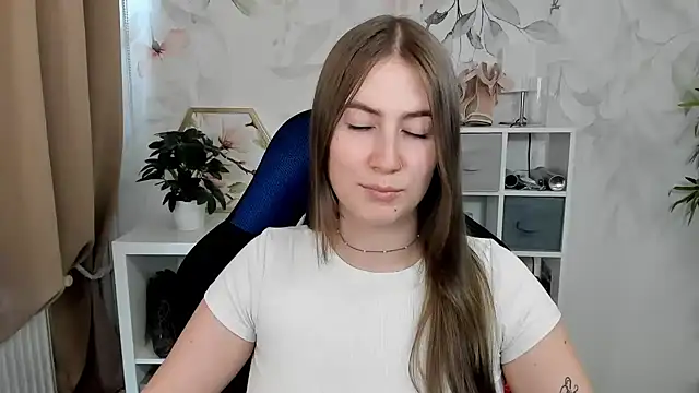 candy_Megan Adlı Modelin Canlı XXX Sohbeti