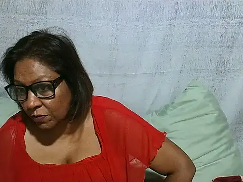 IndianSexyMilf69 现场聊天室