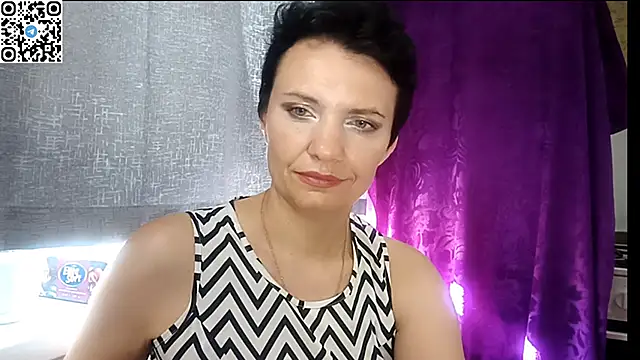 Chatroom XXX en direct de HotMamaQueen234