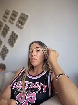 RaquelleDevon Adlı Modelin Canlı XXX Sohbeti