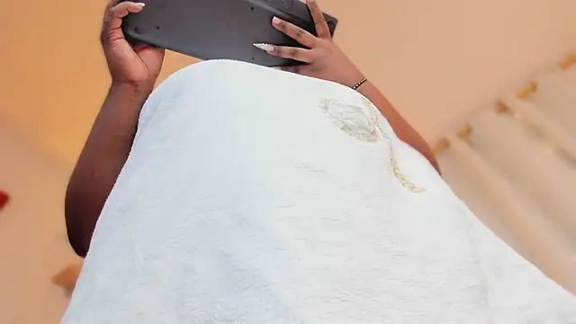 Chat XXX en directo de Ayanaa_Ebony_