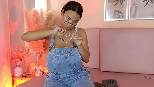 Czat XXX na żywo – Emmy_And_Luna