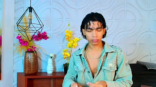 دردشة AlanCutee الجنسية المباشرة