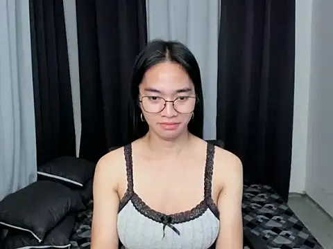 AsianPetiteMarian 现场XXX聊天