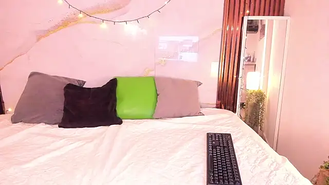 SaraApril_1 Adlı Modelin Canlı XXX Sohbeti
