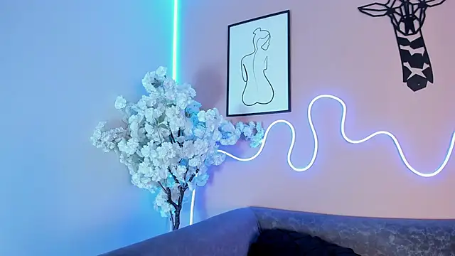 karo_linee1 Adlı Modelin Canlı XXX Sohbeti