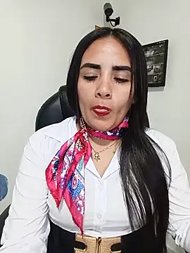 MAYE__13 élő XXX-chatje