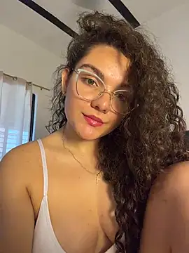 Eva_stark10 Adlı Modelin Canlı XXX Sohbeti