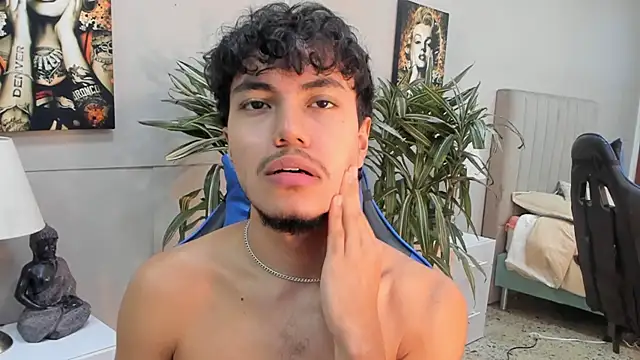 Chat XXX ao vivo de kai_storn