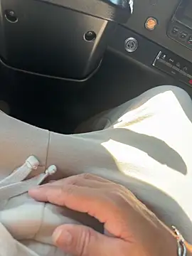 Groscul6938 – Naživo XXX chat