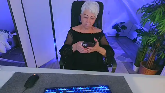 Chat XXX en directo de LovelyHelena