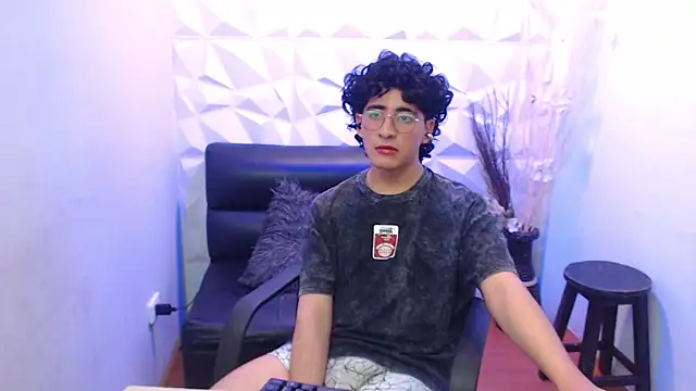 Chat +18 de Elliot_23 ao vivo