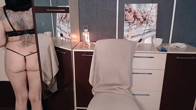XXX chat uživo modela AmoraLuv