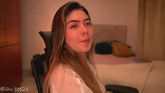 Lau_Bee লাইভ XXX চ্যাট