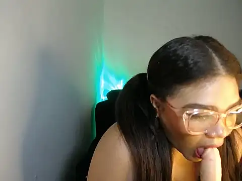 issabella2002's Live XXX Chat