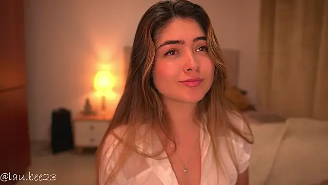 Lau_Bee Chat XXX in diretta
