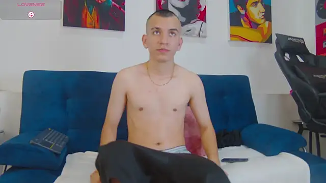 Rowan_Cley Adlı Modelin Canlı XXX Sohbeti