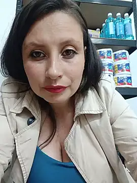 LIA--23 – Live XXX-chat