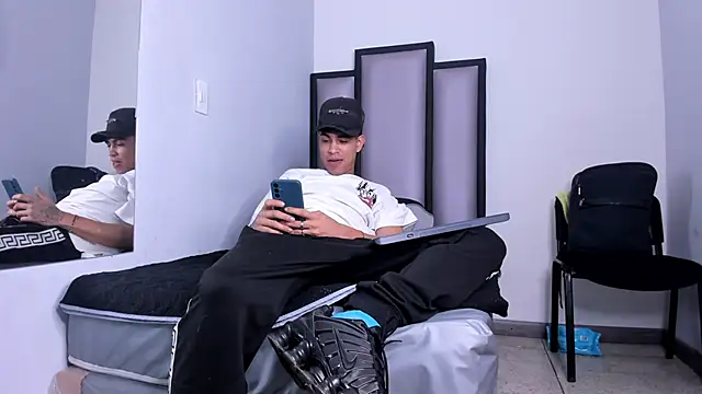 Alejitoo_23 – Naživo XXX chat