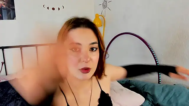 LiyaFly élő XXX-chatje