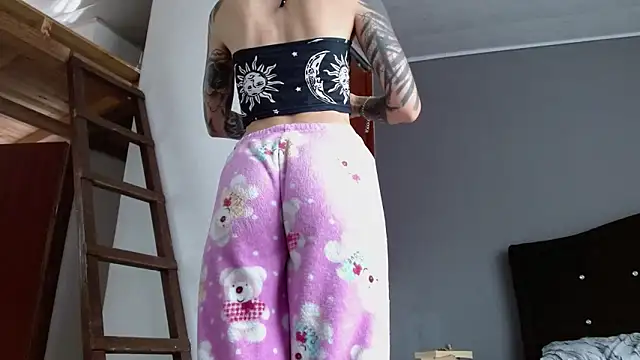 Emilia_1995's Live XXX Chat