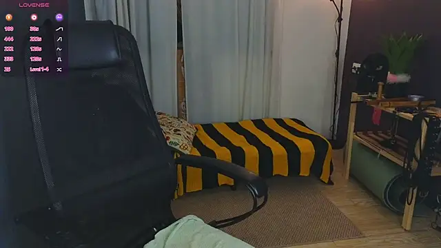 laracroftmansion's Live XXX Chat