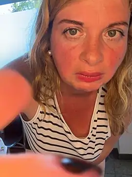Lombada élő XXX-chatje