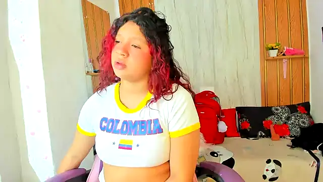 Chat XXX en directo de Emily_Coper18