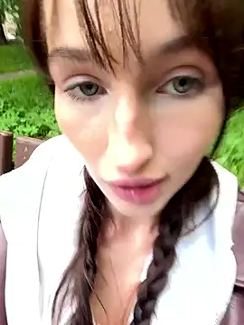 -missbehaving-'s Live XXX Chat