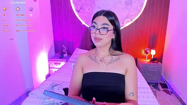 RoseCassie live XXX chat