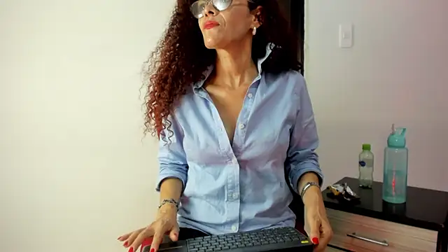 kataleya_saenz1 Adlı Modelin Canlı XXX Sohbeti