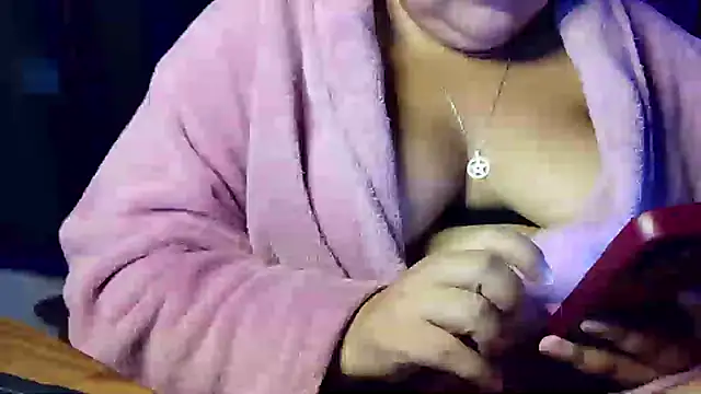 xlatinastar's Live XXX Chat