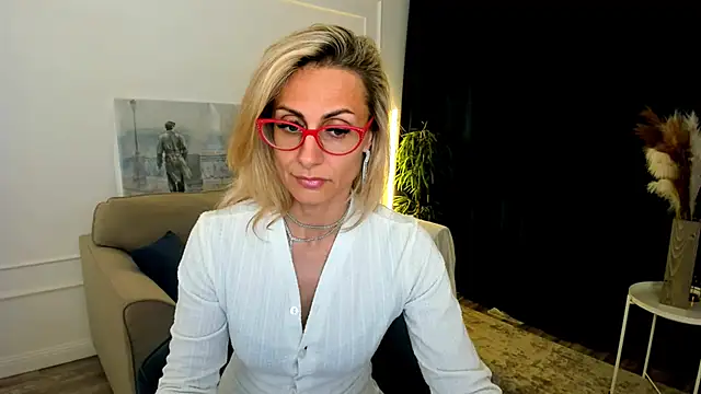 MuseOfStage Adlı Modelin Canlı XXX Sohbeti