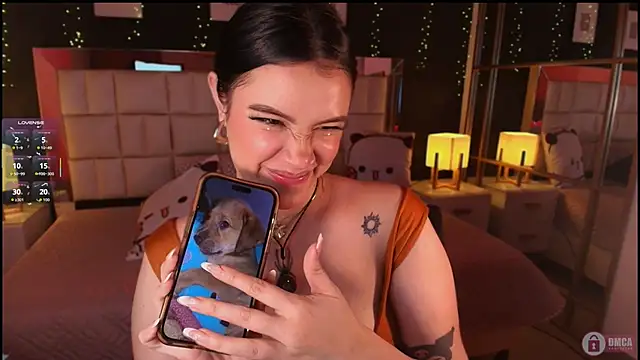 Chat XXX en directo de emmy_wattsoon