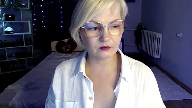 BlondeBrilliant7's Live XXX Chat