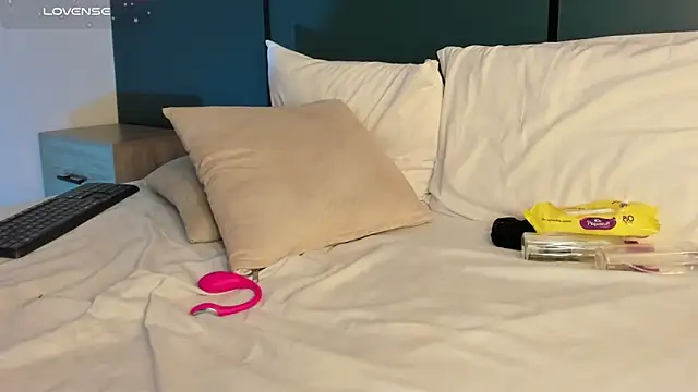 angie_leonn's Offline XXX Chat