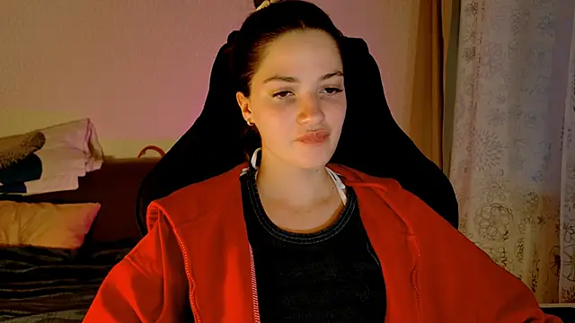 Chatroom XXX en direct de KiraVair
