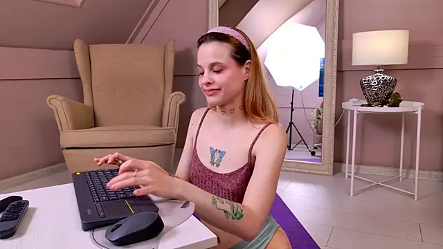 LiliTaylorr Live XXX-Chat
