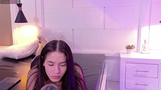 JuliaaVega's Live XXX Chat